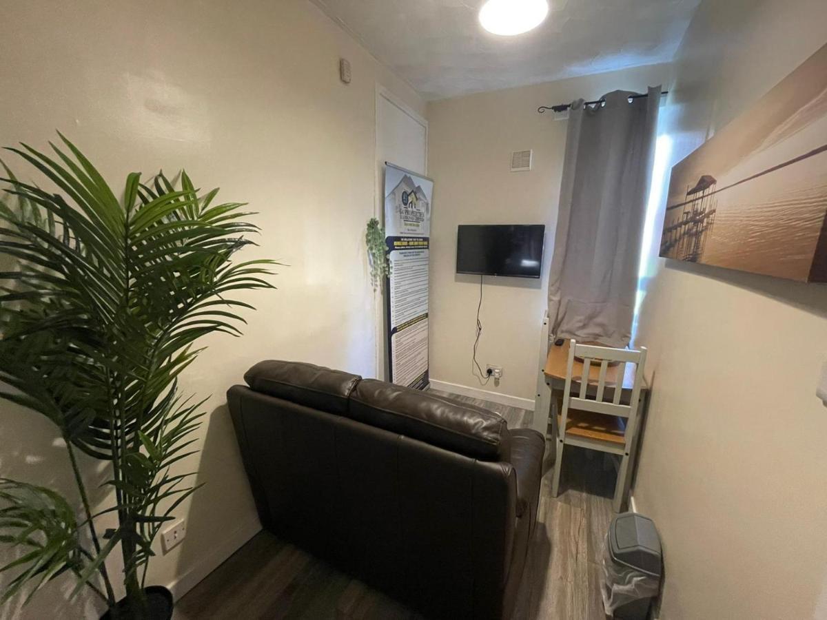 Earls Apartment *